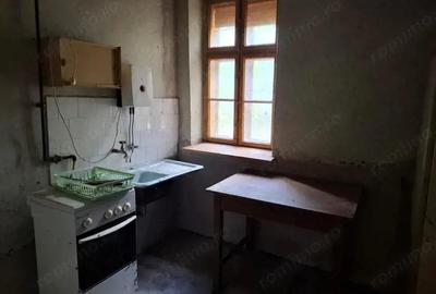 Casa mare 4 camere cu gaz Strada V.Lucaciu colt cu I.L. Caragiale in Nadlac - 2