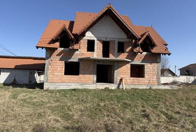 Casă cu 4 camere în Central - 3