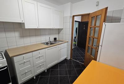 Apartament cu 3 camere decomandat, mobilat în Rahova
