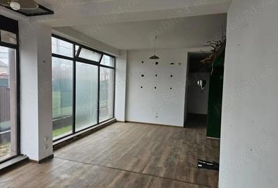 Spațiu comercial, de 50 mp, în Central - 3