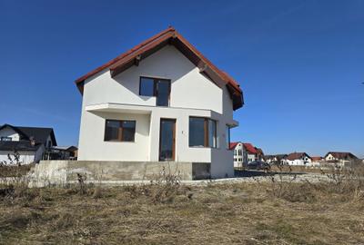 Casă cu 4 camere în Central - 2