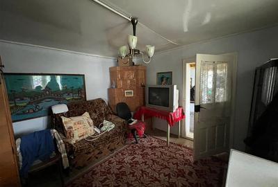 Casa de vanzare in comuna Vulturu , la strada Principala - 17