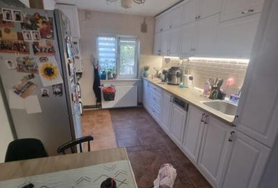Apartament 4 camere decomandate 87 mp ,etaj 1 , Brazda lui N - 1
