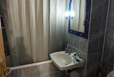 Primesc in gazda cuplu casatorit in apartament de 3 camere Primesc in gazda cuplu casatorit in apartament de 3 camere - 7