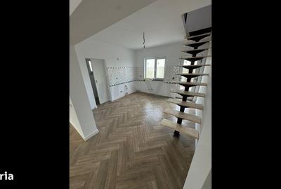 Casă cu 4 camere cu Teren 400 Mp în Central - 1