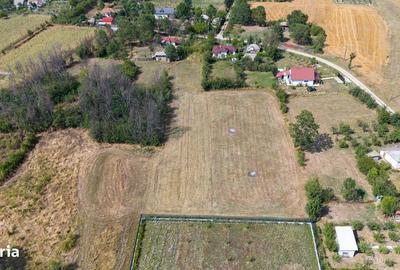 Teren de 4760 mp, în Suseni - 3