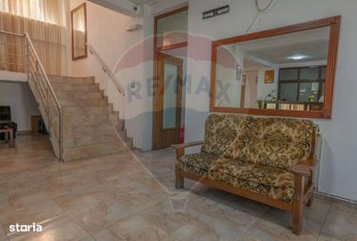 Spațiu comercial, de 3,250 mp, în Central - 9