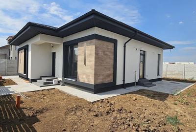 Casă cu 4 camere în Berceni