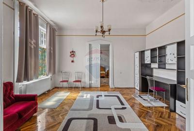 Apartament cu 3 camere semidecomandat, mobilat în Boul Roșu