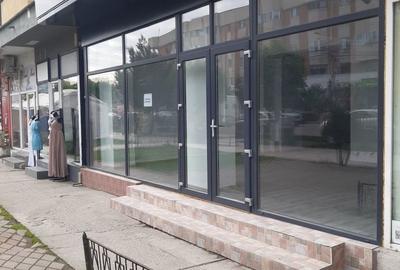Spațiu comercial, de 80 mp, în Central - 4