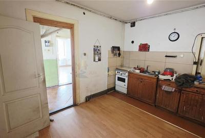 CASA 2 CAMERE 70 MP TEREN 601 MP DAMBUL ROTUND - 11