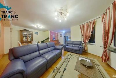 Cladire Centrala pe 3 nivele cu 7 camere si 10 parcari in curte - 1