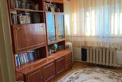 Apartament cu 3 camere decomandat în Nufărul - 4
