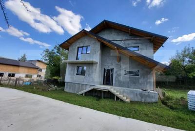 Casă cu 4 camere cu Teren 500 Mp în Central - 8