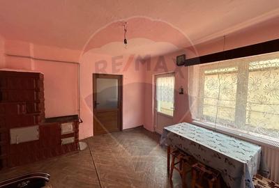 Casa cu 3 camere de vanzare COMISION 0% - 8