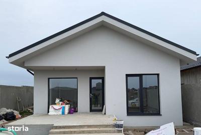 Casă cu 4 camere cu Teren 265 Mp în Malu Mare - 9
