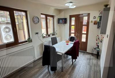 Casă cu 7 camere cu Teren 393 Mp în Central - 17