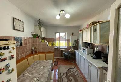 Vanzare apartament 4 camere zona Imparat Traian - 1