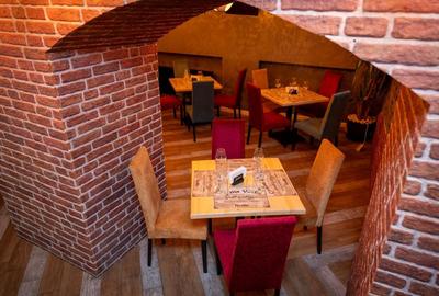 Spațiu comercial, de 300 mp, în Central - 1