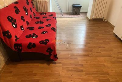 Apartament cu 4 camere nedecomandat în Central