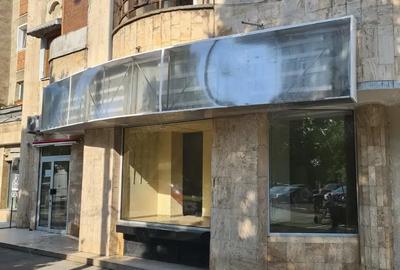 Inchiriez spa?iu comercial in Arad , B-dul Revolu?iei , Bl. 6 , parter - 3