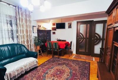 Apartament cu 3 camere decomandat în Broșteni