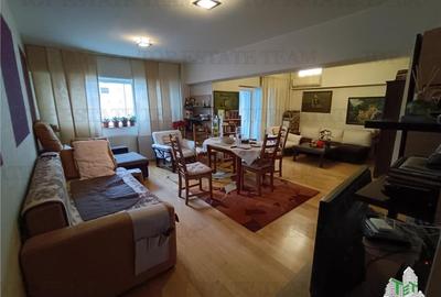 Vanzare apartament  3 camere Piata Victoriei- Titulescu - 1