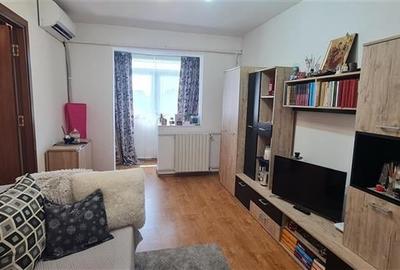 Apartament cu 2 camere semidecomandat în Craiovița Nouă