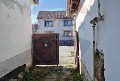 Casă cu 3 camere cu Teren 477 Mp în Central - 1