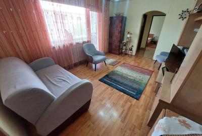 Apartament cu 3 camere semidecomandat în Central - 1