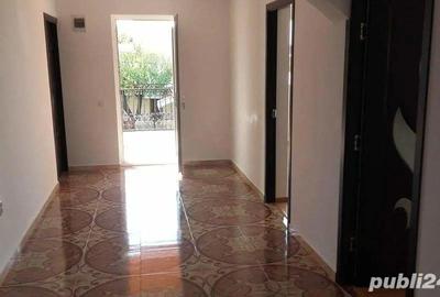 Casă cu 5 camere în Apărătorii Patriei - 1