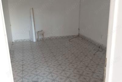 Spațiu comercial, de 32 mp, în Central - 4