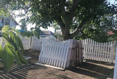 Teren si casa batraneasca - 1