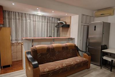 Eroii Revolutiei, doua minute metrou - 3