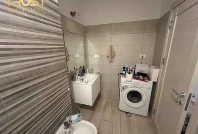 Apartament cu 2 camere decomandat în Tractorul - 8