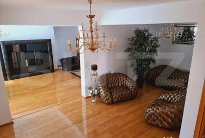 Casă cu 7 camere cu Teren 700 Mp în Central - 4