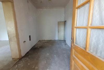 Casă cu 5 camere cu Teren 2259 Mp în Zădăreni - 6