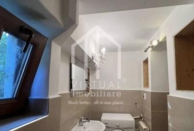 Casa formata din 2 apartamente, 2 garaje,  3 bai - zona Trei Stejari - 12