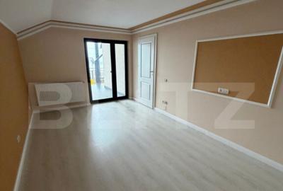 Casă cu 4 camere cu Teren 400 Mp în Central - 1