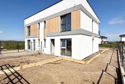 Duplex cu 4 camere cu Canalizare în Bucium - 11