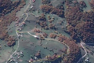 Teren Construcții intravilan de 8000 mp, în Fundata - 7