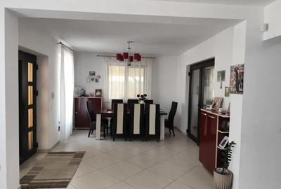 Casă cu 3 camere cu Teren 660 Mp în Ghiroda - 1