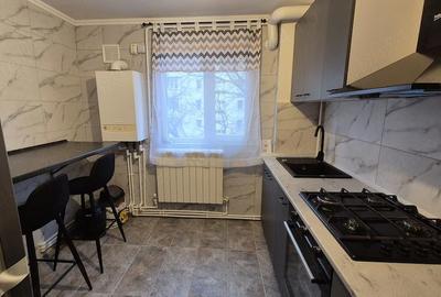 Apartament cu 3 camere semidecomandat în Podul de Piatră - 3