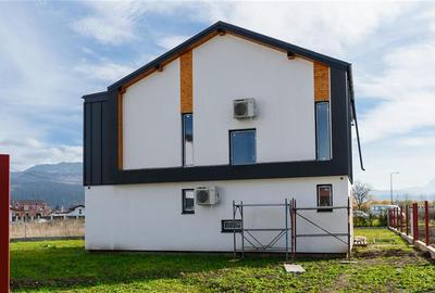 Casă individuală cu 4 camere cu Canalizare în Exterior Est - 40