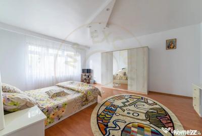 Casă cu 8 camere cu Teren 1000 Mp în Central - 12