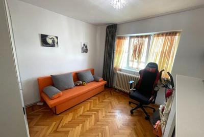 Apartament cu 3 camere, mobilat în Cetate - 2