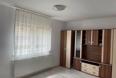 Garsonieră decomandată, mobilată în Central
