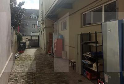 Spațiu comercial, de 400 mp, în Mehala