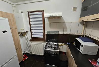 Garsoniera la etaj intermediar, situata in cartierul Astra - 5