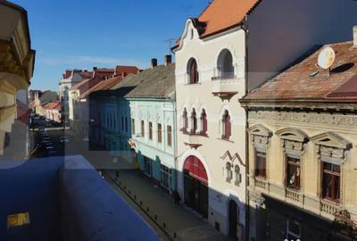 Apartament cu 3 camere semidecomandat în Ultracentral